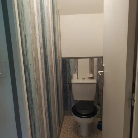 Etage Independant. 2 + Cuisine Проживание в семье