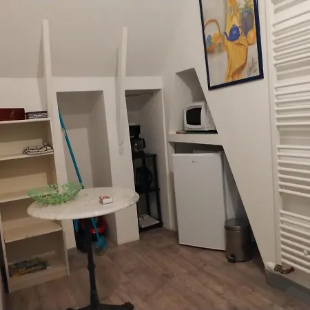 Etage Independant. 2 + Cuisine Проживание в семье
